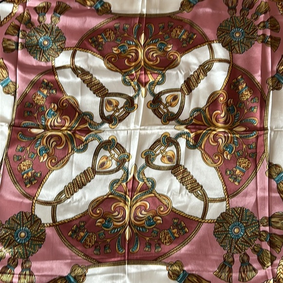 R-1631- Women's Scarf Pink Blue Black NWT - Picture 2 of 7